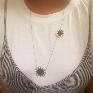 House of Harlow Leather et Metal Sunburst Pendant Necklace in Gold